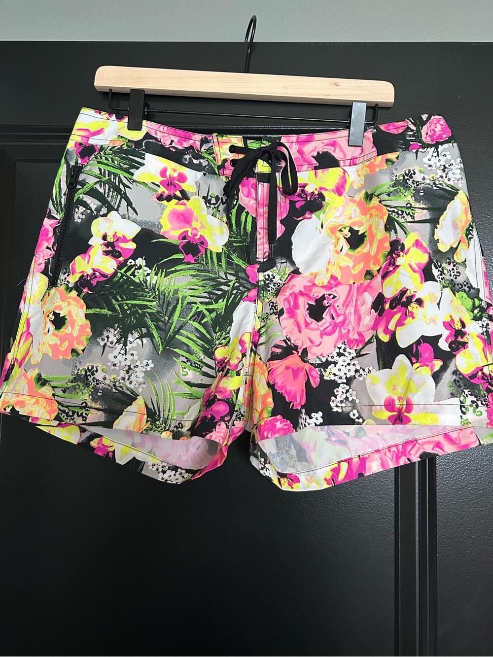FILA Women’s Floral Active Shorts - Neon Pink & Green size 14 EUC